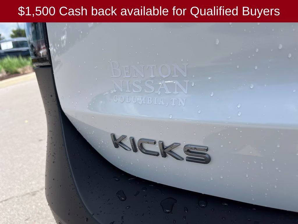 2026 Aspen White/Super Black Nissan Kicks SR FWD SUV