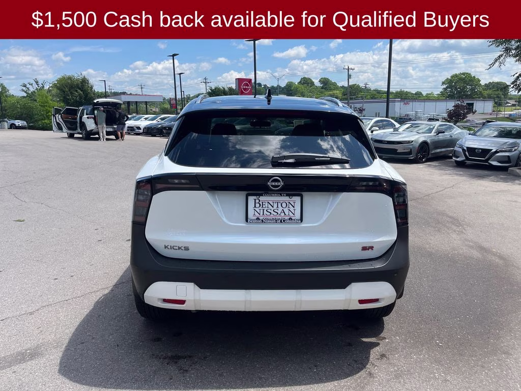 2026 Aspen White/Super Black Nissan Kicks SR FWD SUV