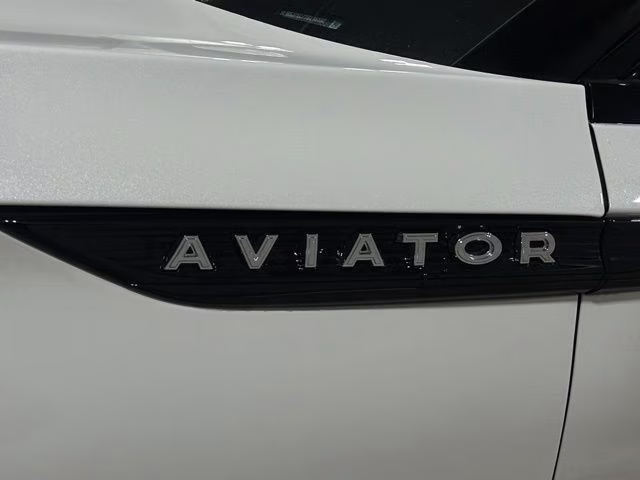 2026 Pristine White Metallic Tri-Coat Lincoln Aviator Reserve AWD SUV
