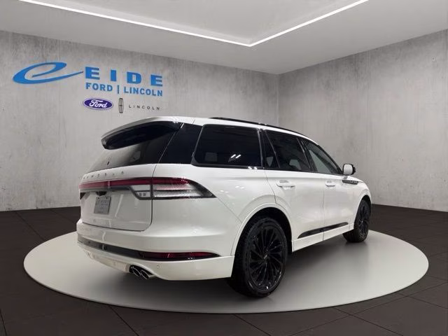 2026 Pristine White Metallic Tri-Coat Lincoln Aviator Reserve AWD SUV
