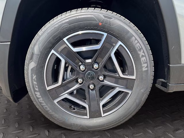2026 Sting-Gray Clearcoat Jeep Cherokee Laredo 4X4 SUV