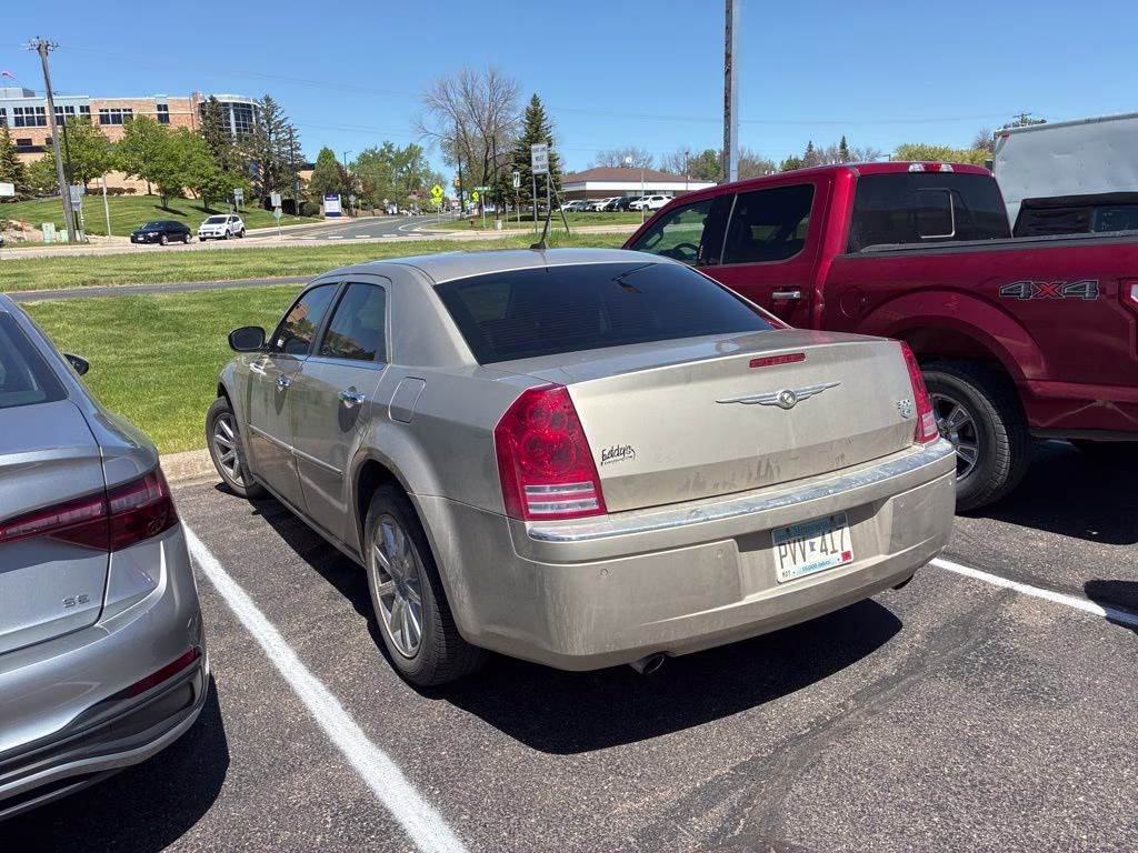 2008 Light Sandstone Metallic Clearcoat/Black Vinyl Top Chrysler 300C Hemi RWD Sedan