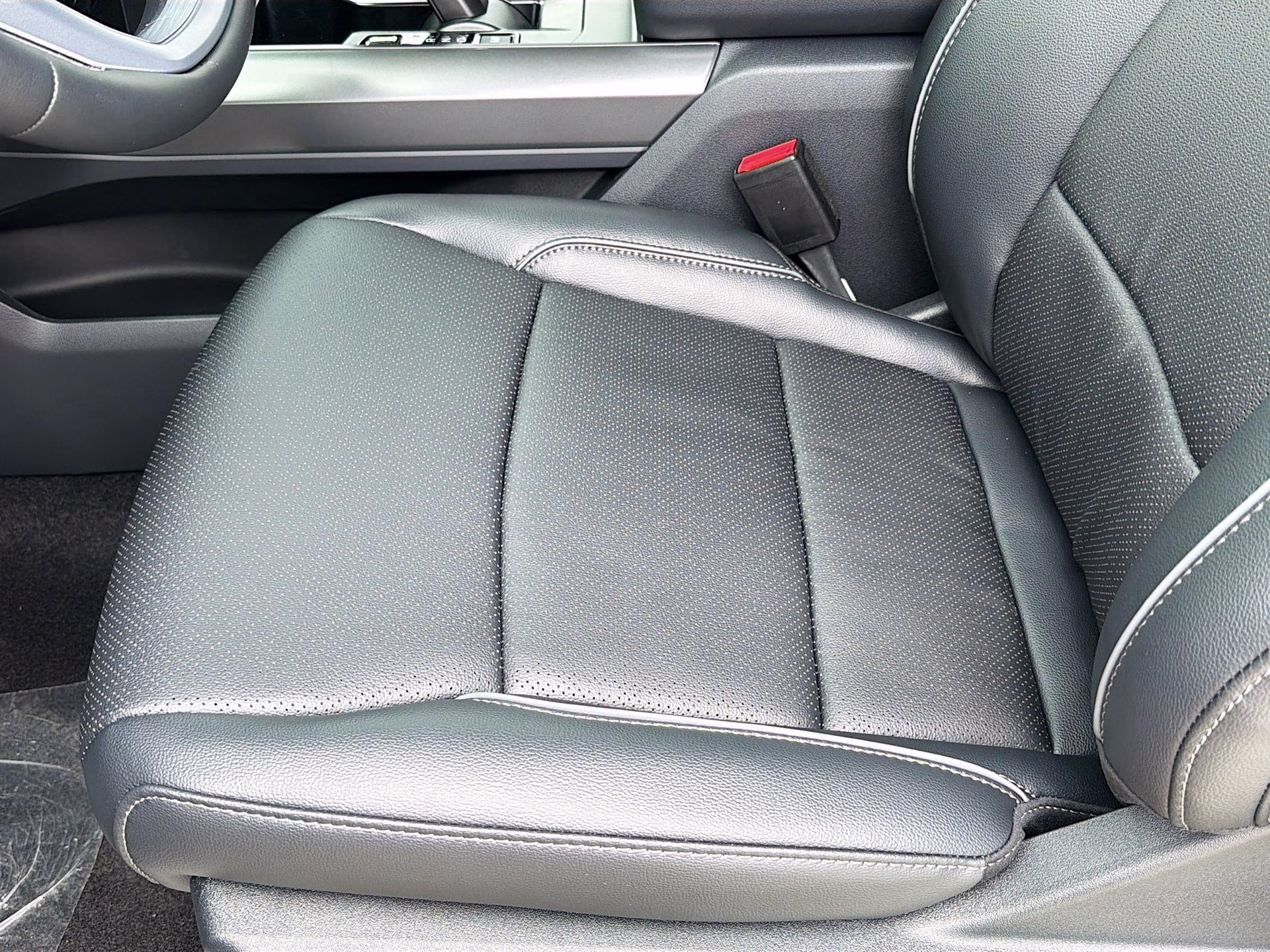 2026 Carbonized Gray Metallic Ford F-150 Lariat 4X4 Truck