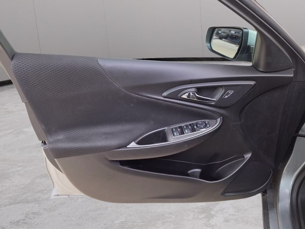 2025 Sterling Gray Metallic Chevrolet Malibu LT FWD Sedan