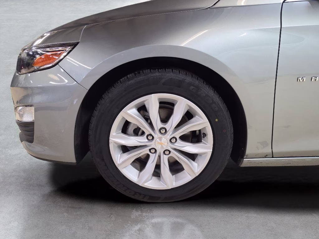 2025 Sterling Gray Metallic Chevrolet Malibu LT FWD Sedan