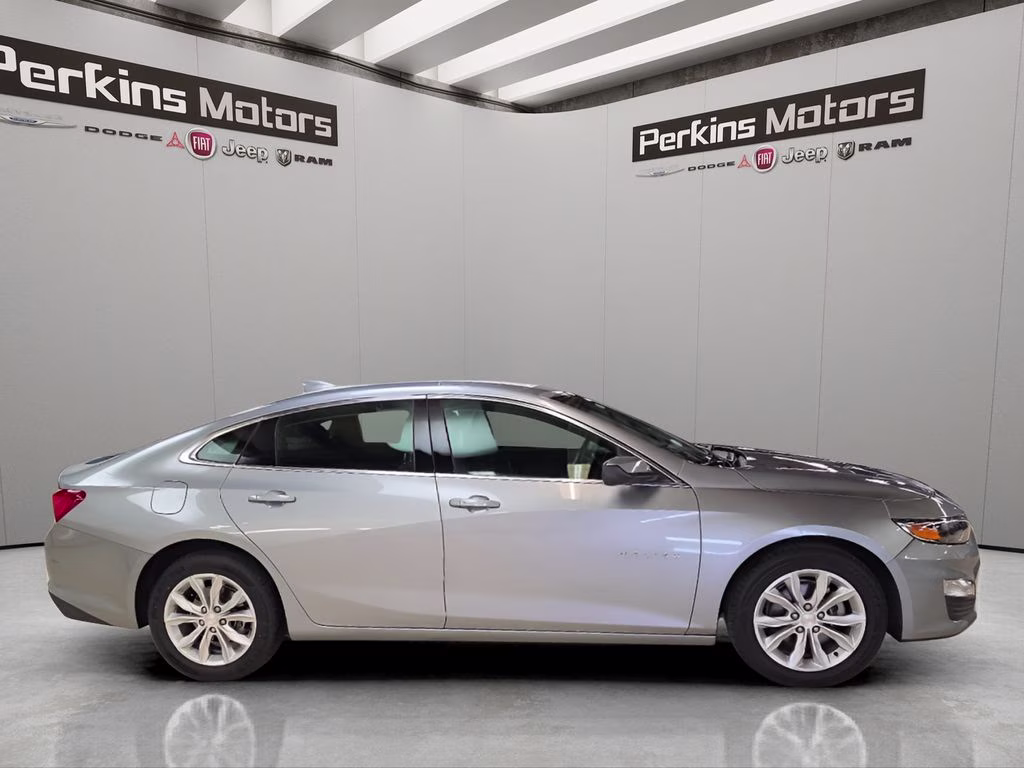 2025 Sterling Gray Metallic Chevrolet Malibu LT FWD Sedan