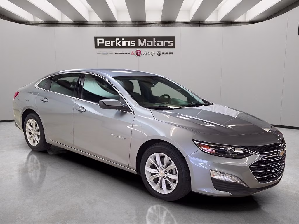 2025 Sterling Gray Metallic Chevrolet Malibu LT FWD Sedan