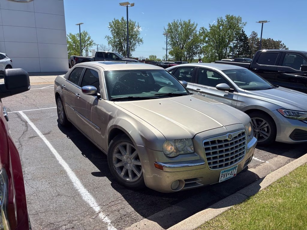 2008 Light Sandstone Metallic Clearcoat/Black Vinyl Top Chrysler 300C Hemi RWD Sedan