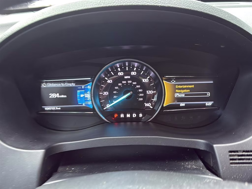 2018 Magnetic Metallic Ford Explorer XLT FWD SUV