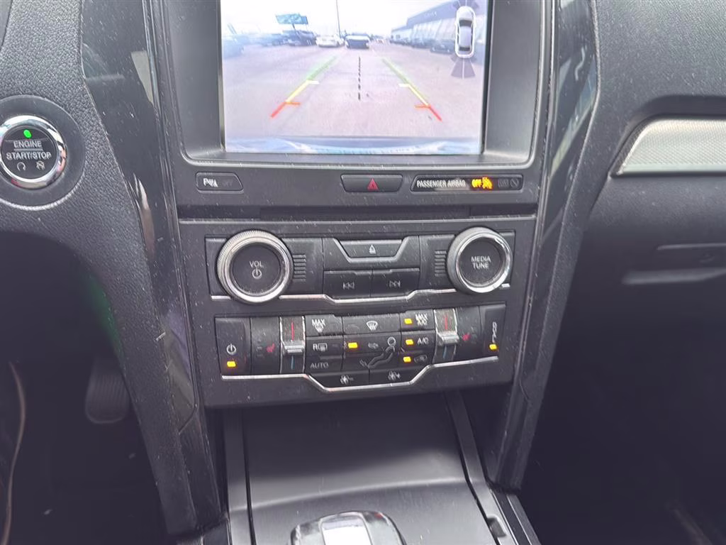 2018 Magnetic Metallic Ford Explorer XLT FWD SUV