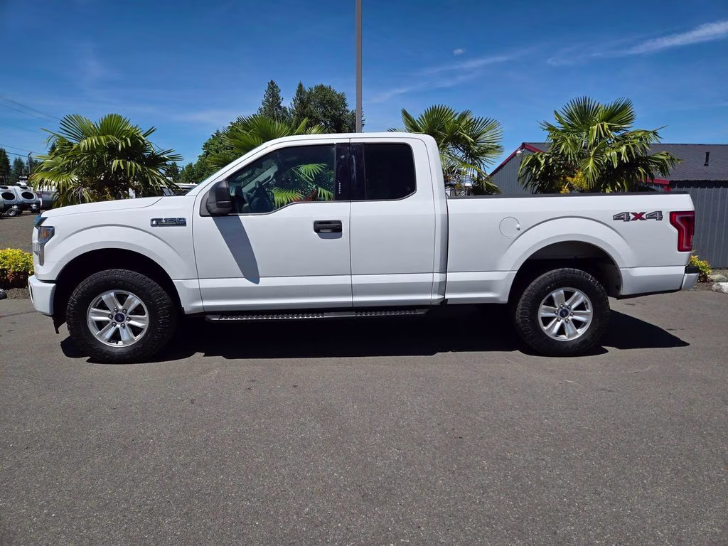 2017 White Ford F-150 XLT 4X4 Truck