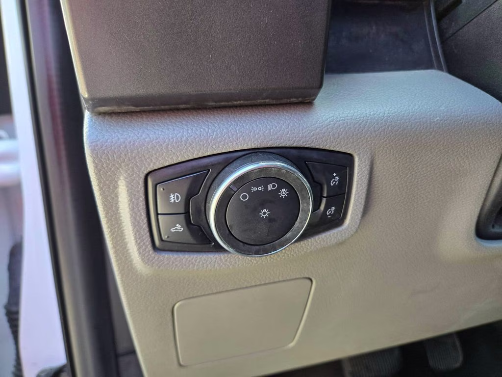 2017 White Ford F-150 XLT 4X4 Truck