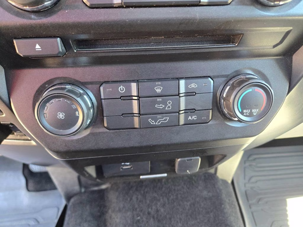 2017 White Ford F-150 XLT 4X4 Truck