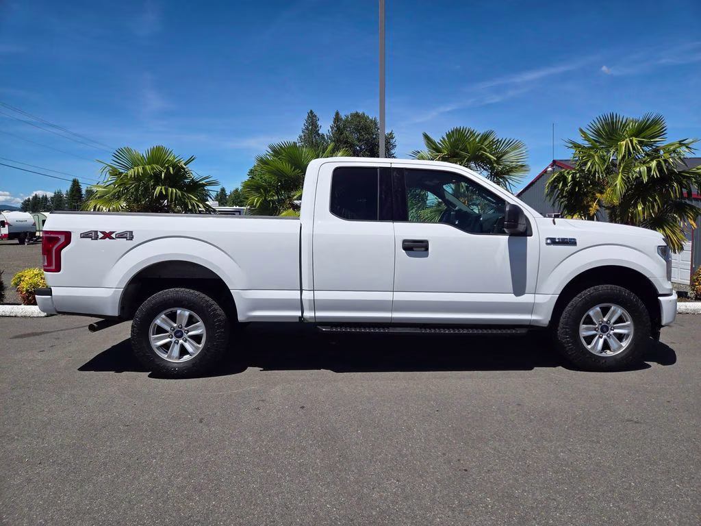2017 White Ford F-150 XLT 4X4 Truck