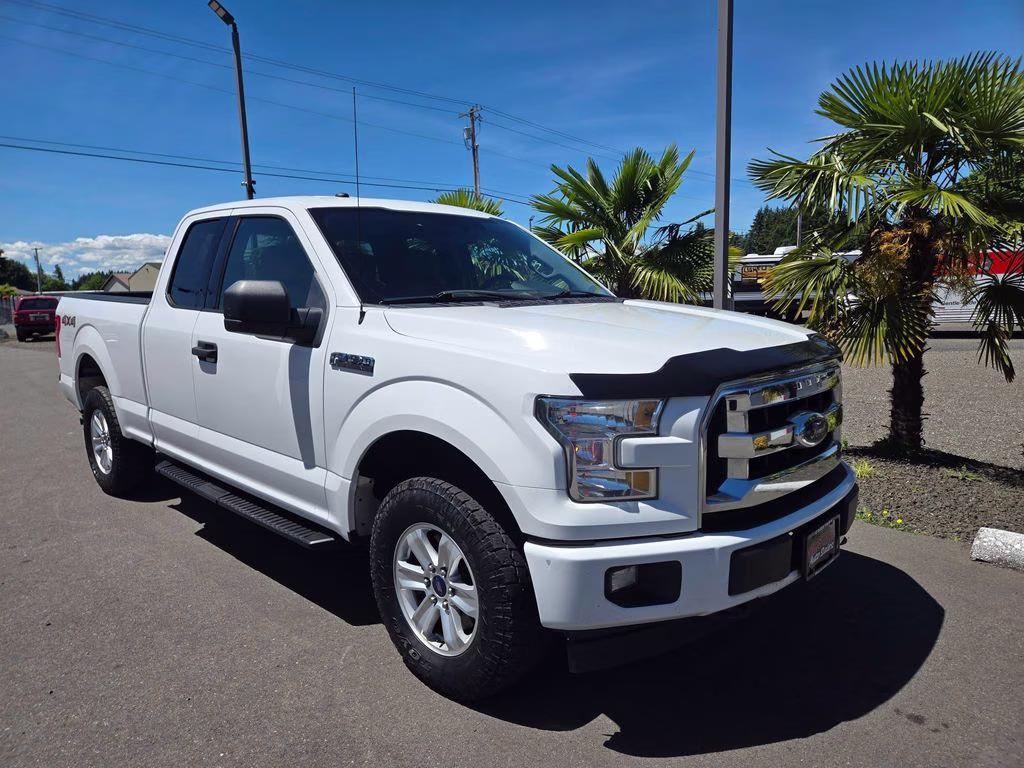 2017 White Ford F-150 XLT 4X4 Truck