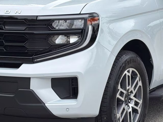 2026 Silver Metallic Ford Expedition Active RWD SUV