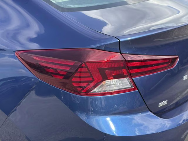 2020 Lakeside Blue Hyundai Elantra SE FWD Sedan