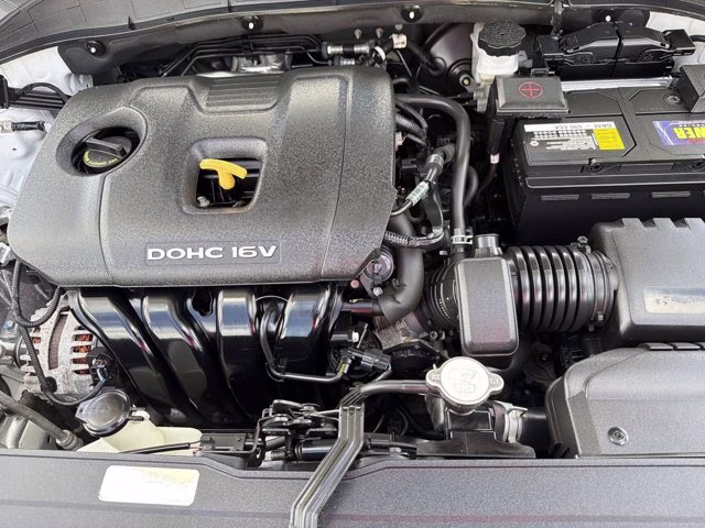 2020 Chalk White Hyundai Kona SE AWD SUV
