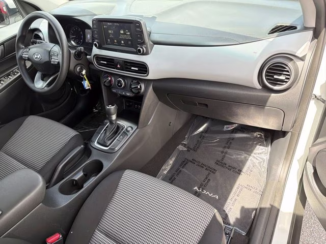 2020 Chalk White Hyundai Kona SE AWD SUV