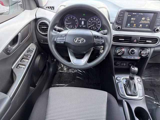 2020 Chalk White Hyundai Kona SE AWD SUV