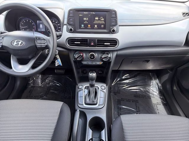 2020 Chalk White Hyundai Kona SE AWD SUV