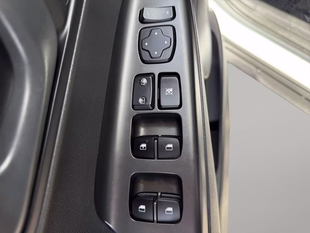2020 Chalk White Hyundai Kona SE AWD SUV