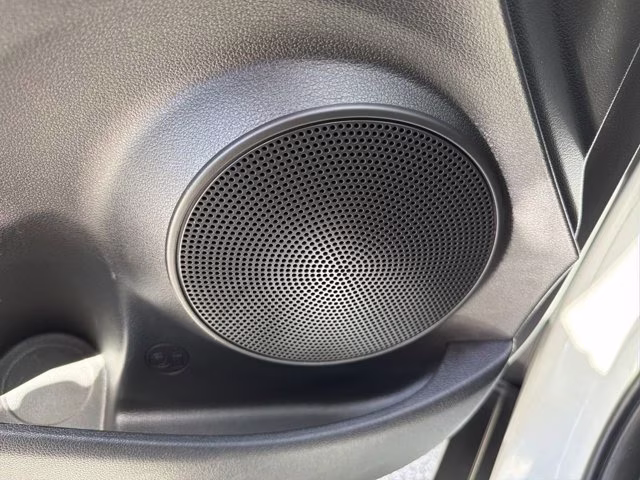 2020 Chalk White Hyundai Kona SE AWD SUV