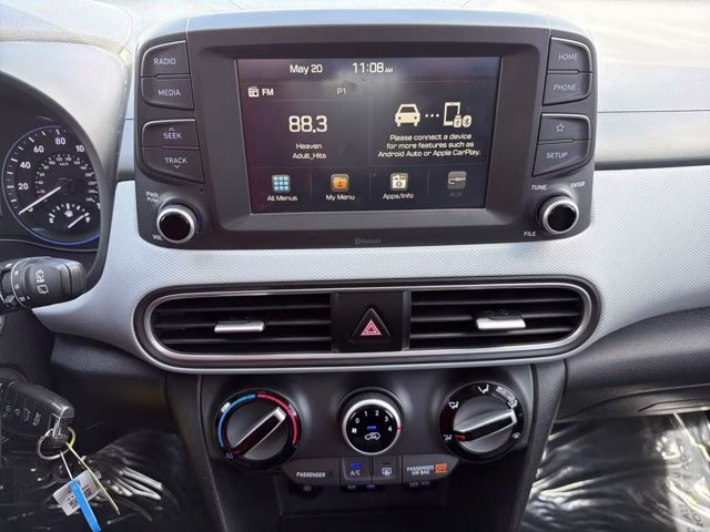 2020 Chalk White Hyundai Kona SE AWD SUV