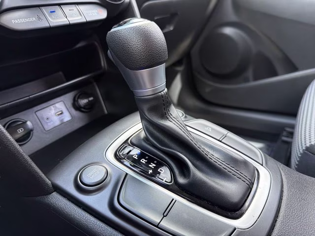 2020 Chalk White Hyundai Kona SE AWD SUV