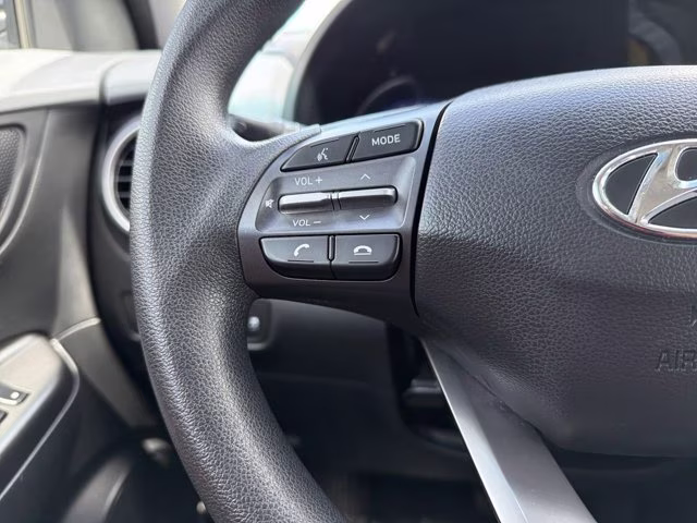 2020 Chalk White Hyundai Kona SE AWD SUV
