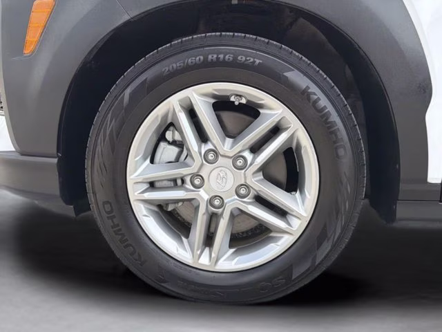 2020 Chalk White Hyundai Kona SE AWD SUV