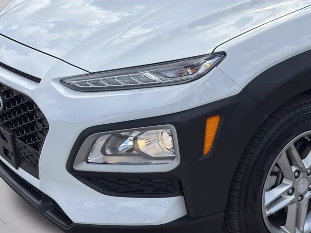 2020 Chalk White Hyundai Kona SE AWD SUV