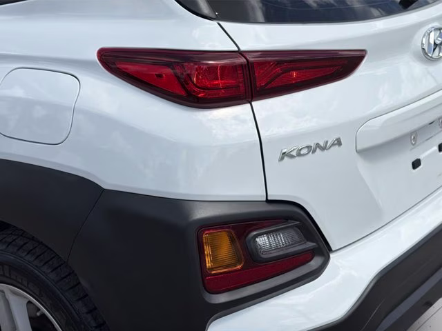 2020 Chalk White Hyundai Kona SE AWD SUV