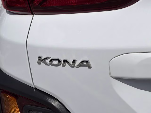2020 Chalk White Hyundai Kona SE AWD SUV