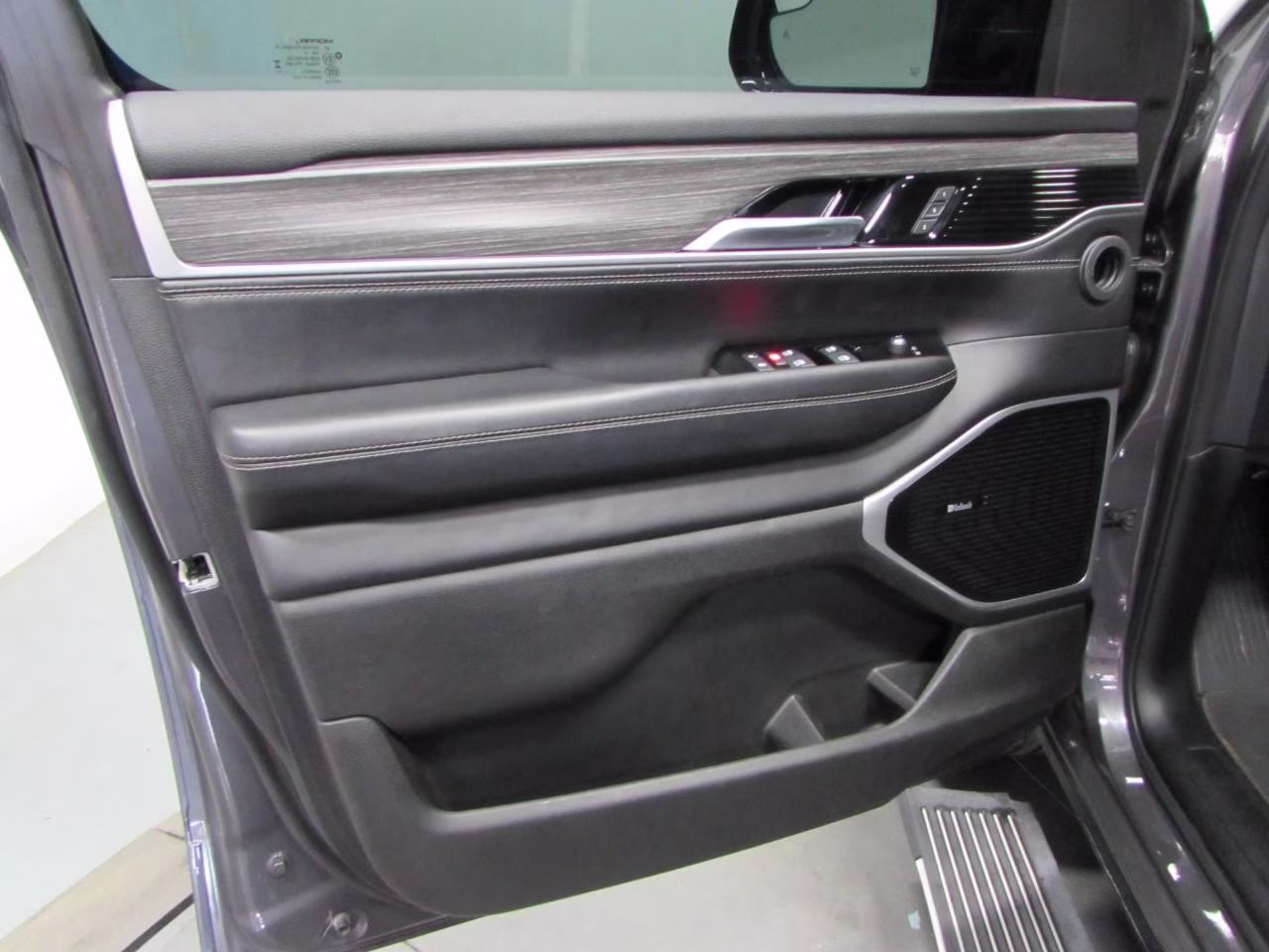 2023 Baltic Gray Metallic Clearcoat Jeep Wagoneer L Series III 4X4 SUV
