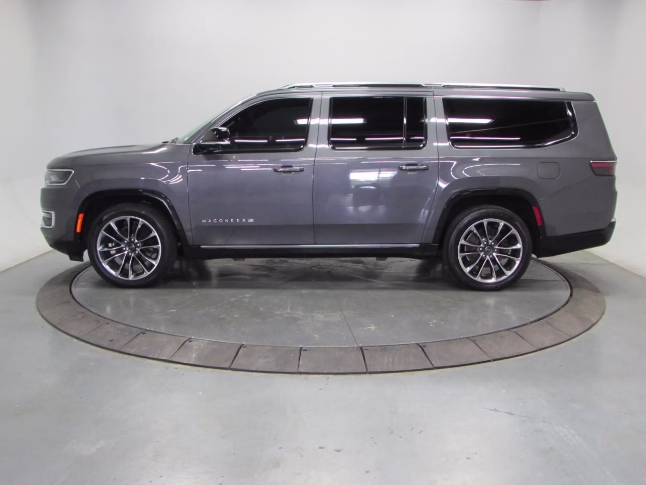 2023 Baltic Gray Metallic Clearcoat Jeep Wagoneer L Series III 4X4 SUV