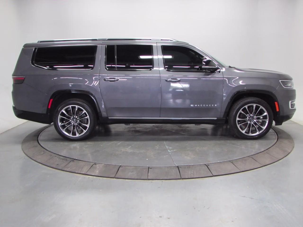 2023 Baltic Gray Metallic Clearcoat Jeep Wagoneer L Series III 4X4 SUV