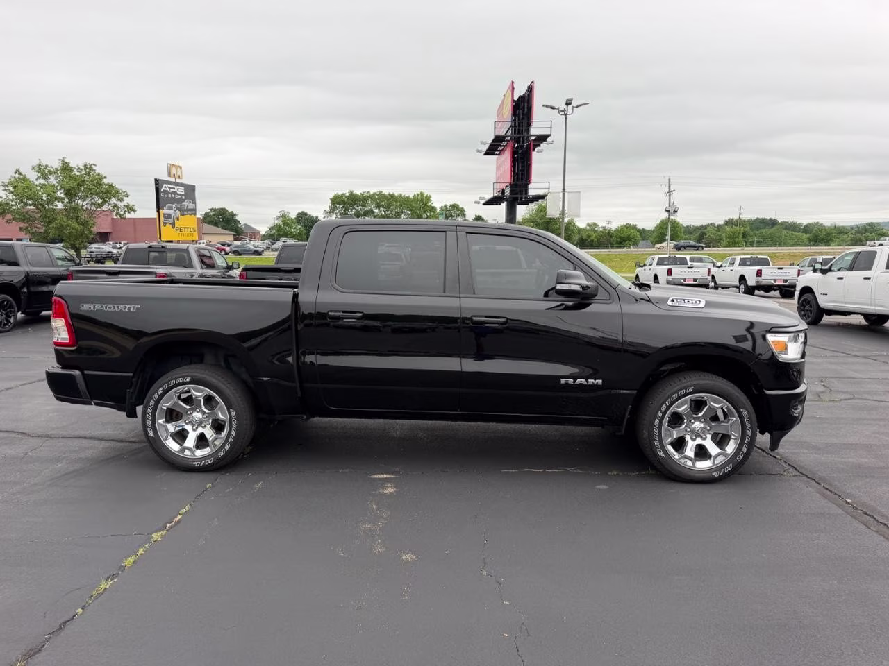 2022 Diamond Black Crystal Pearlcoat Ram 1500 4WD Big Horn Crew Cab 4X4 Truck