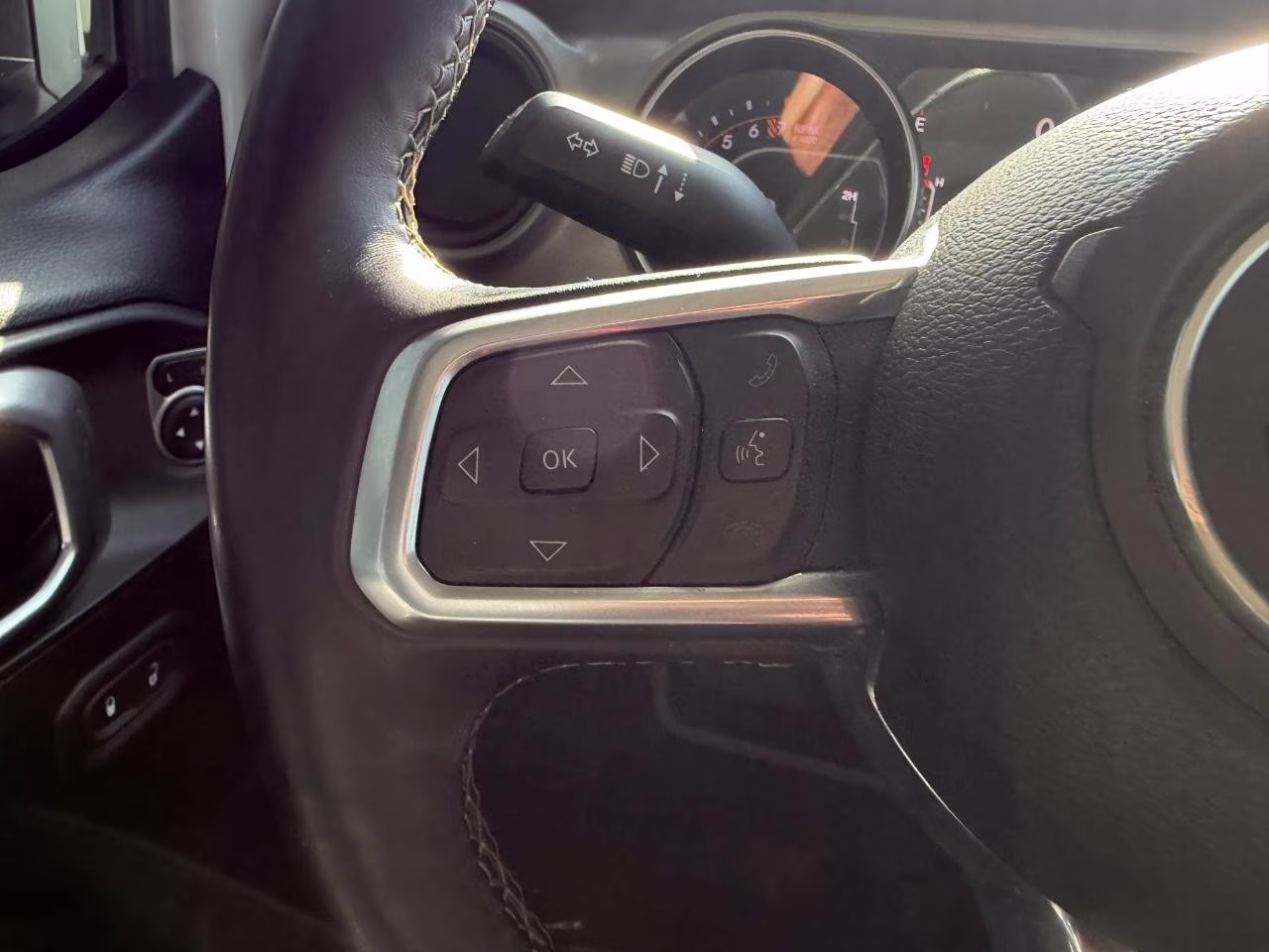 2020 Bright White Clearcoat Jeep Gladiator Sport 4X4 Truck