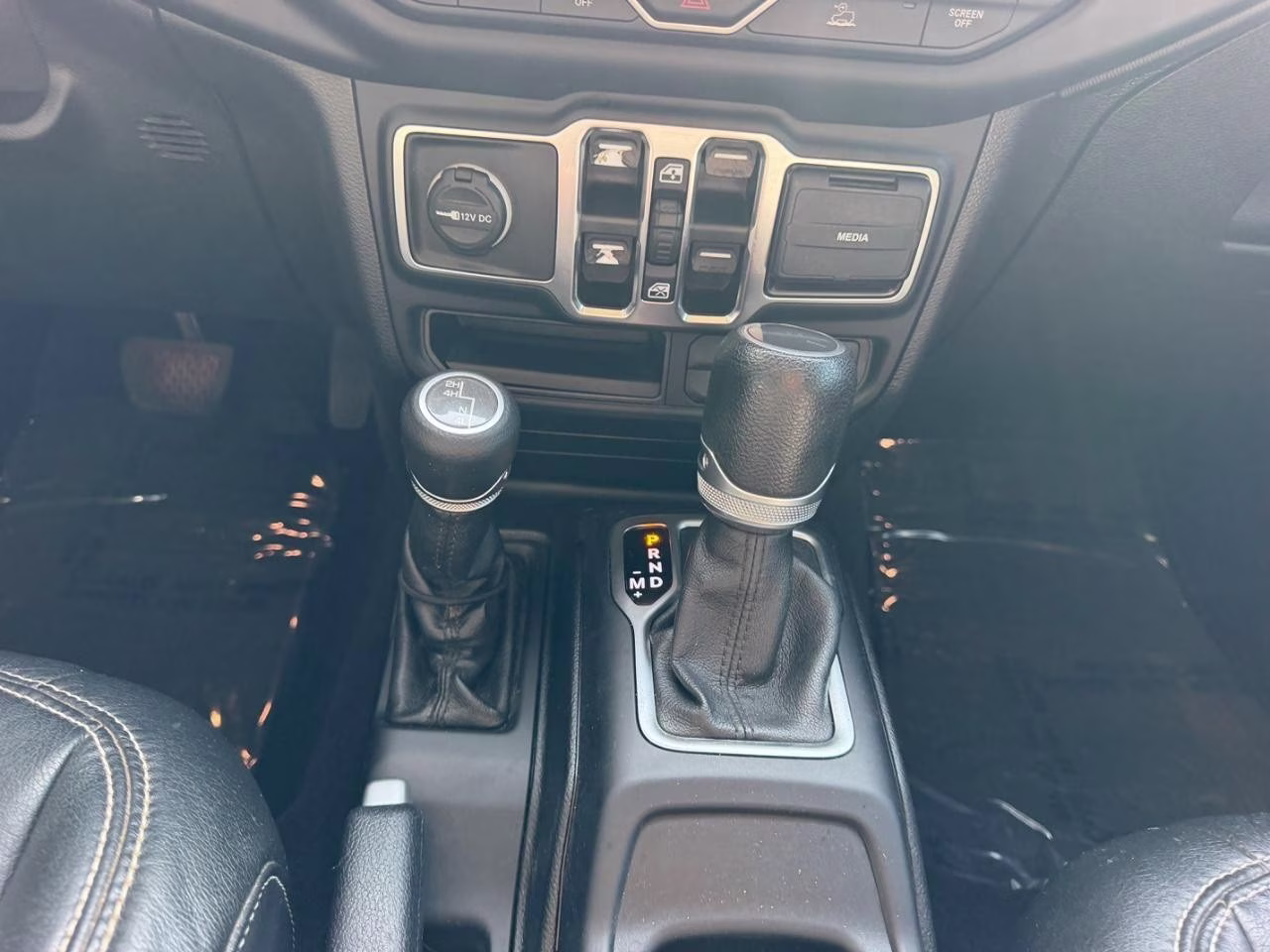 2020 Bright White Clearcoat Jeep Gladiator Sport 4X4 Truck