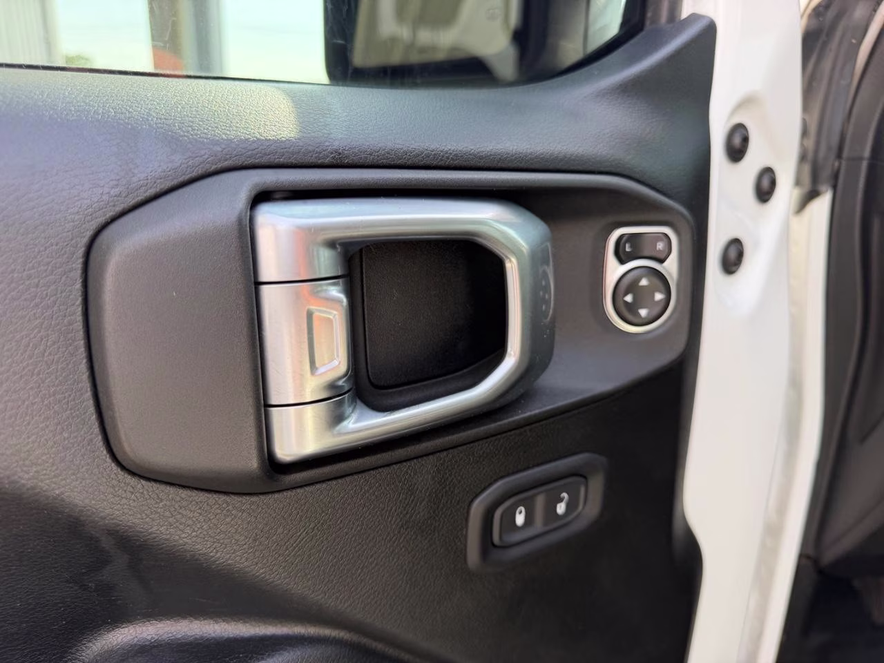 2020 Bright White Clearcoat Jeep Gladiator Sport 4X4 Truck