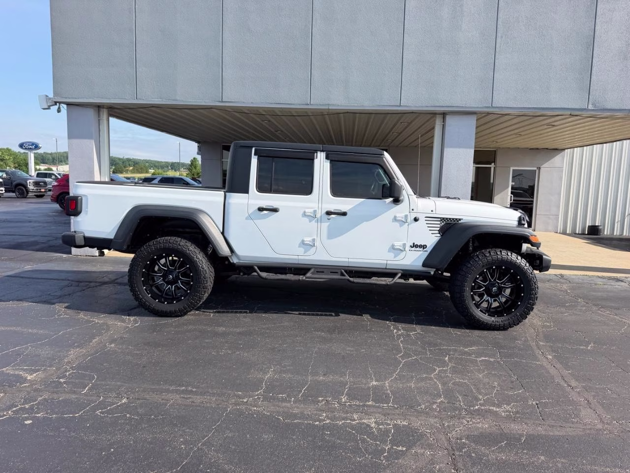 2020 Bright White Clearcoat Jeep Gladiator Sport 4X4 Truck