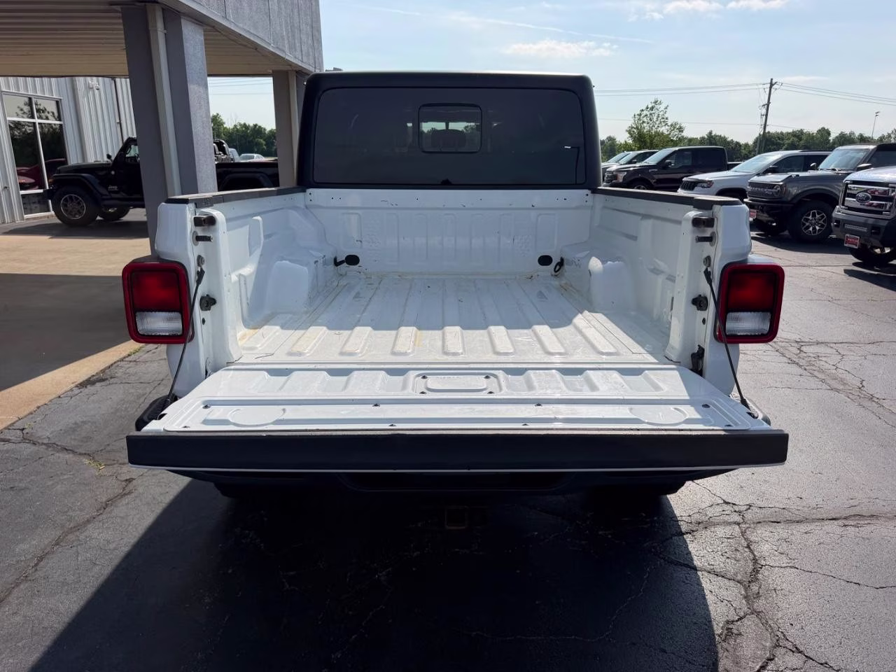 2020 Bright White Clearcoat Jeep Gladiator Sport 4X4 Truck