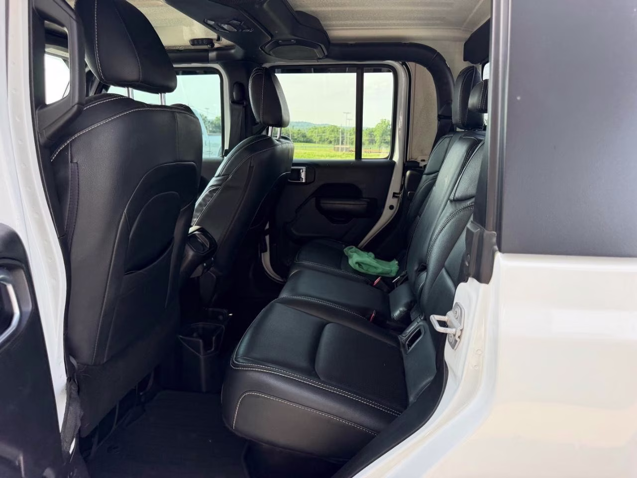 2020 Bright White Clearcoat Jeep Gladiator Sport 4X4 Truck
