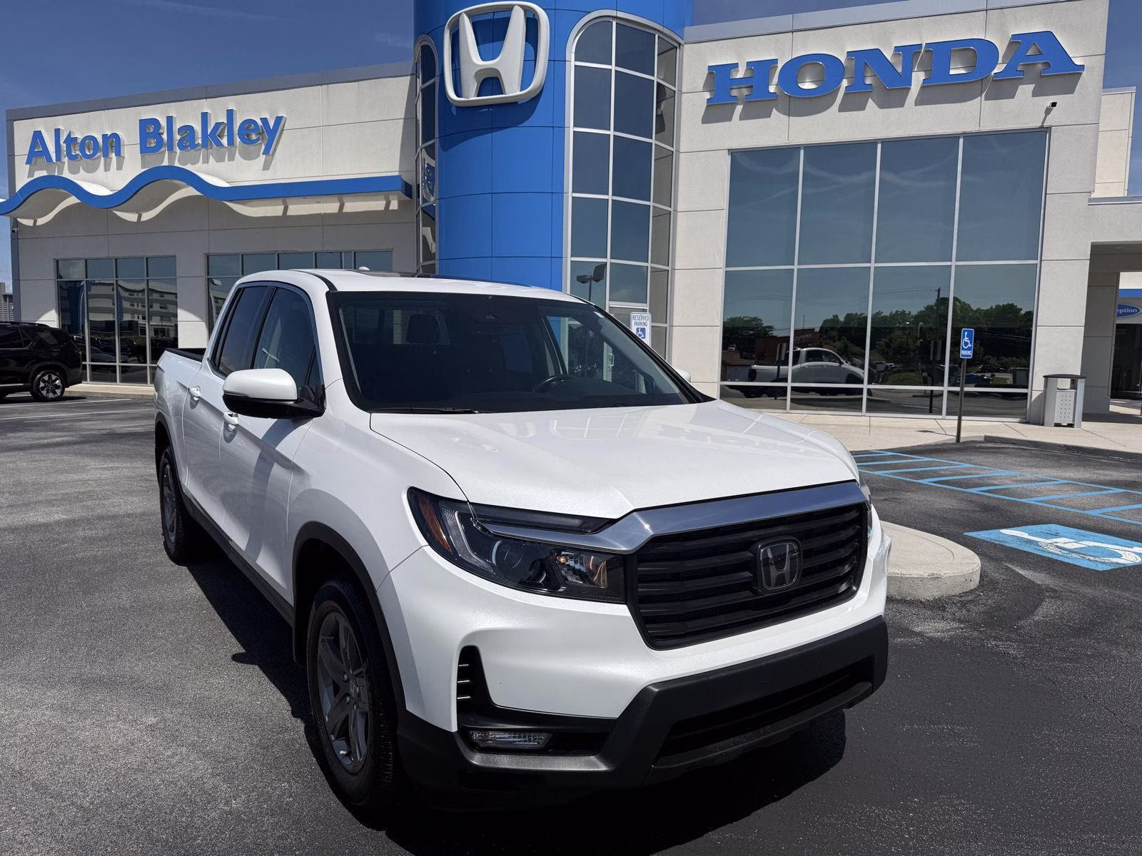 2023 Platinum White Pearl Honda Ridgeline RTL AWD Truck