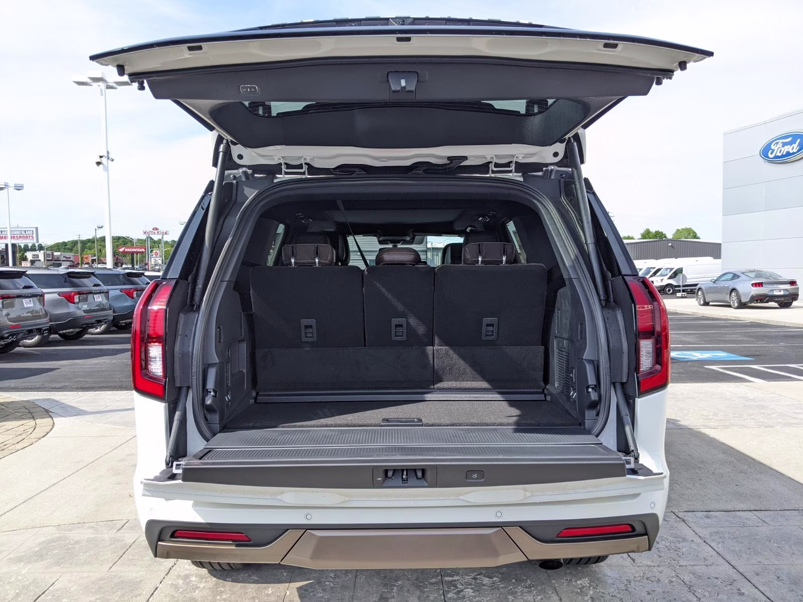 2026 Star White Metallic Tri-Coat Ford Expedition King Ranch 4X4 SUV