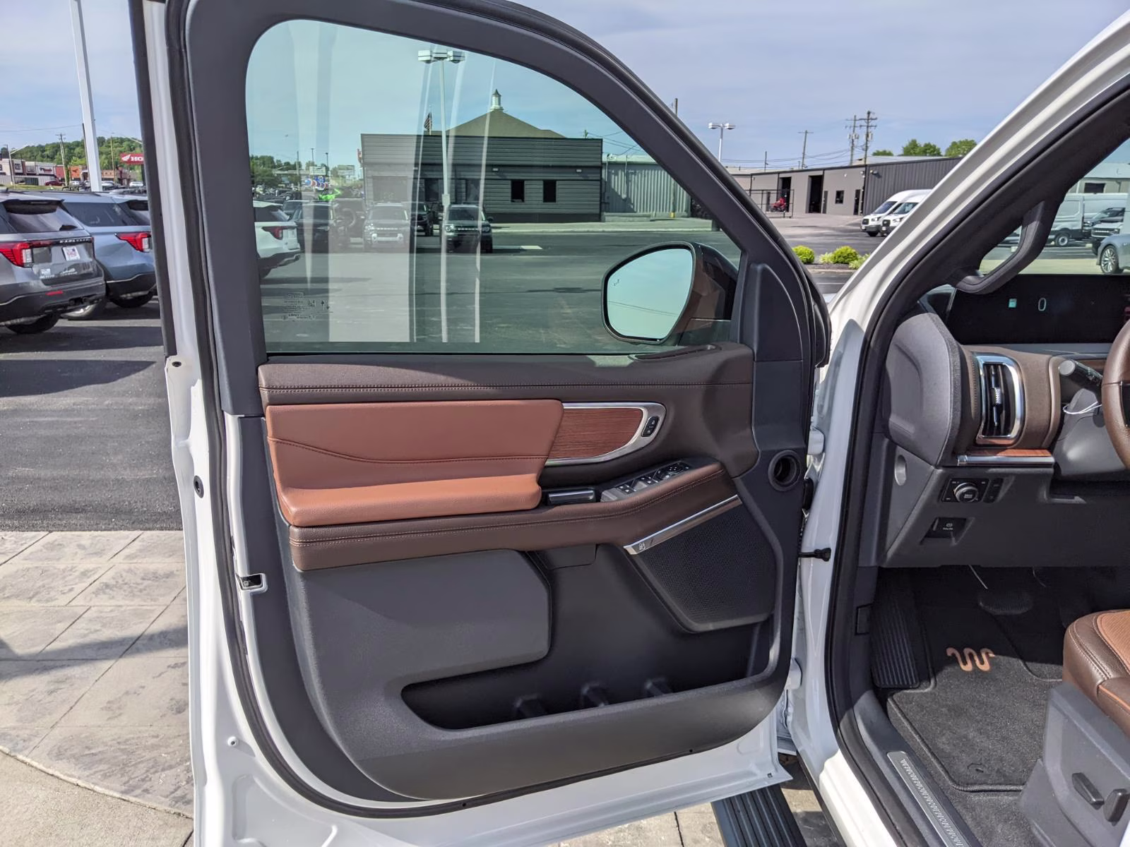 2026 Star White Metallic Tri-Coat Ford Expedition King Ranch 4X4 SUV