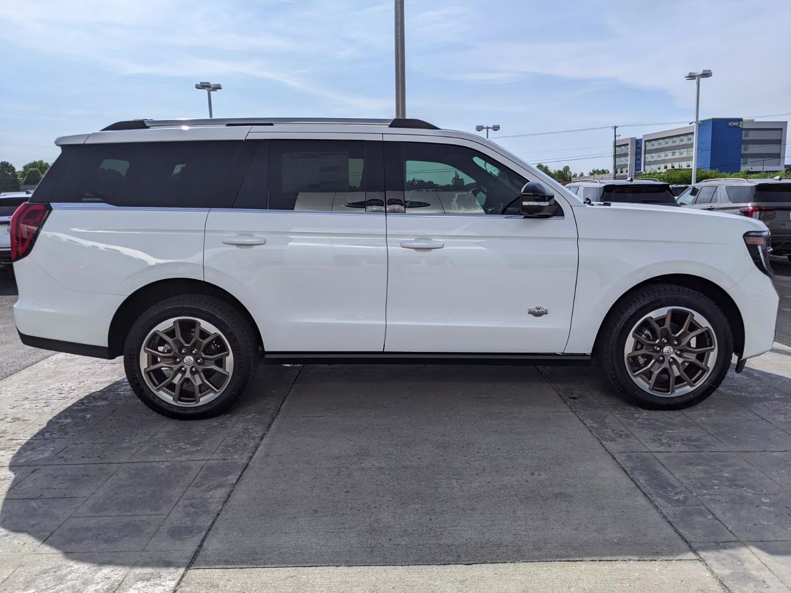 2026 Star White Metallic Tri-Coat Ford Expedition King Ranch 4X4 SUV