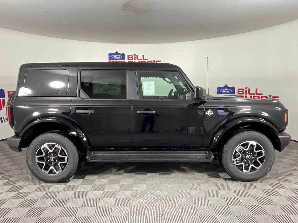 2026 Shadow Black Ford Bronco Outer Banks 4X4 SUV