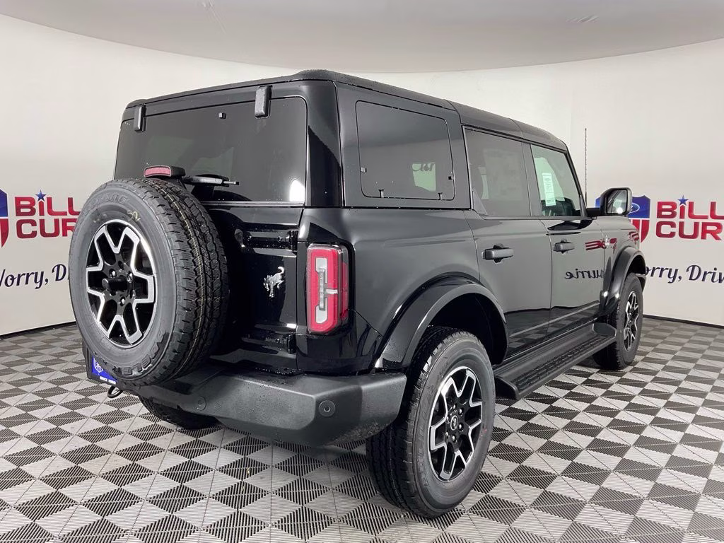 2026 Shadow Black Ford Bronco Outer Banks 4X4 SUV
